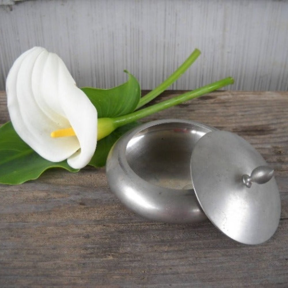Modernist Pewter/Powder Box/Holland Daalderop